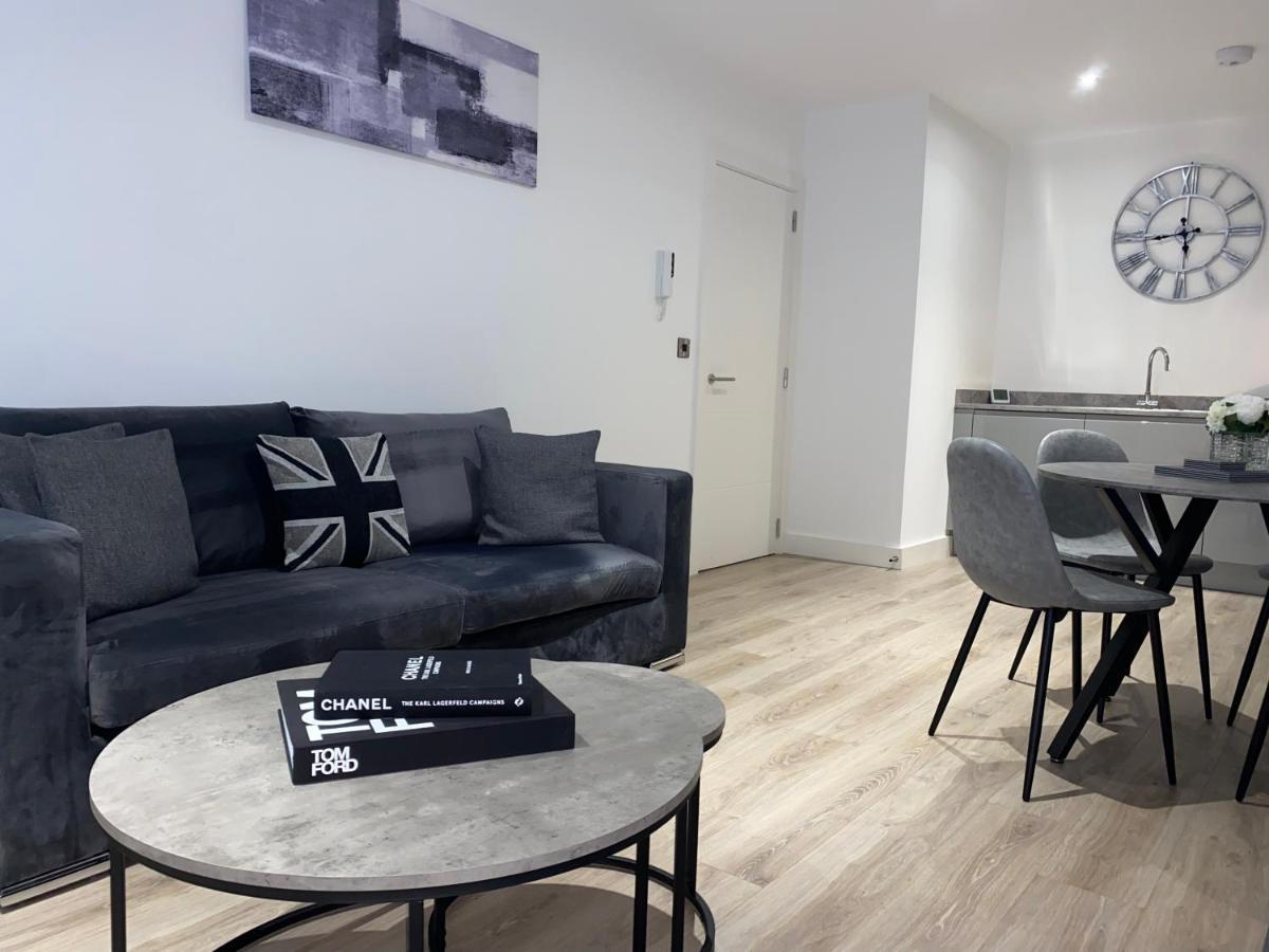 Roomotel - Broadoaks Apartments Solihull Extérieur photo