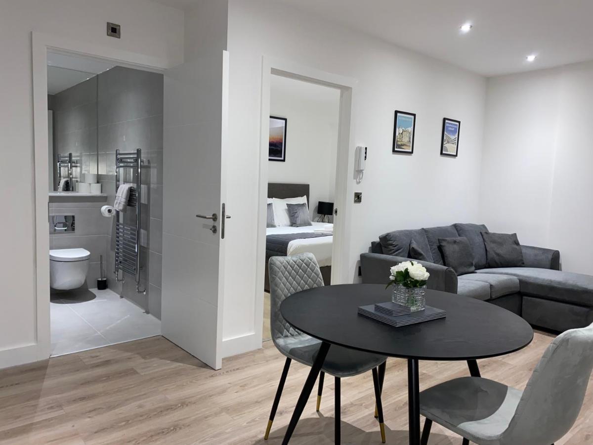 Roomotel - Broadoaks Apartments Solihull Extérieur photo