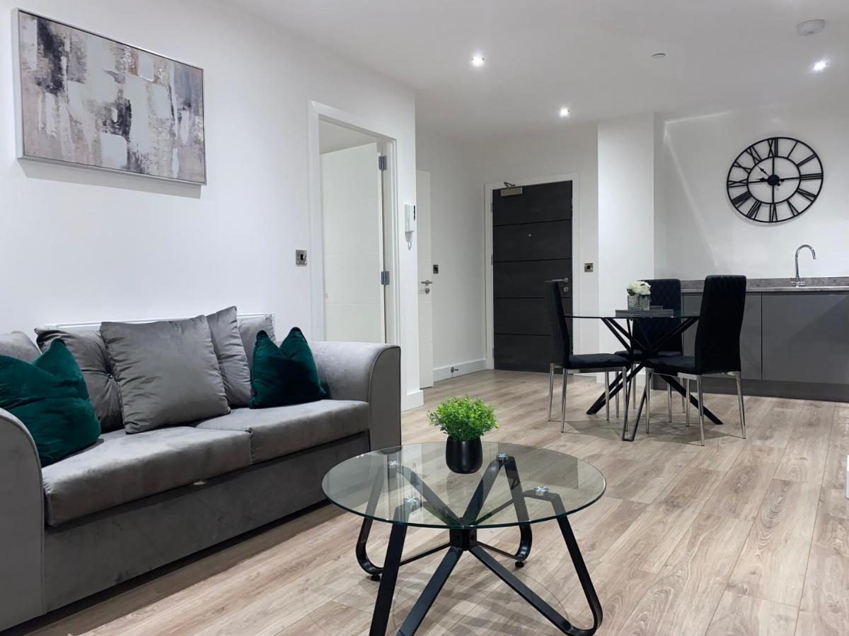 Roomotel - Broadoaks Apartments Solihull Extérieur photo