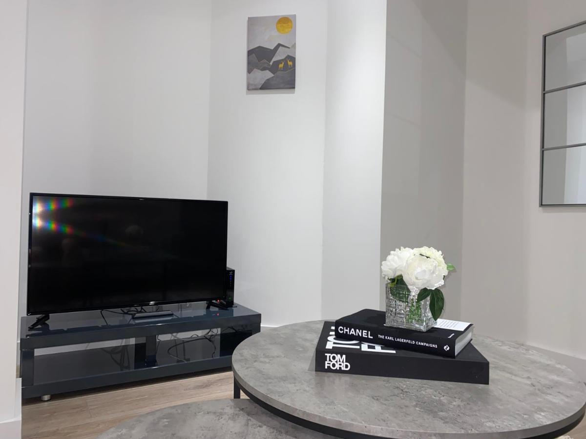 Roomotel - Broadoaks Apartments Solihull Extérieur photo