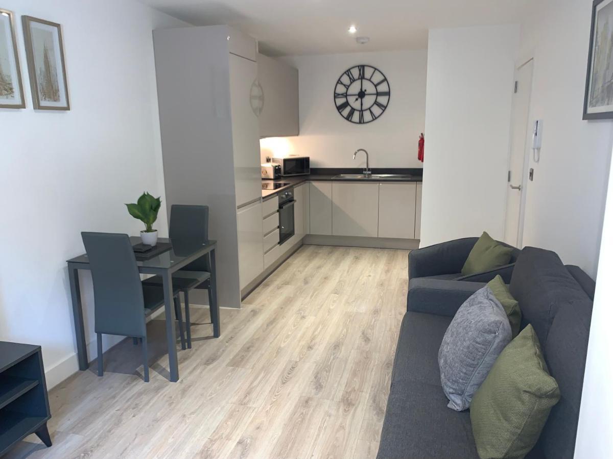Roomotel - Broadoaks Apartments Solihull Extérieur photo
