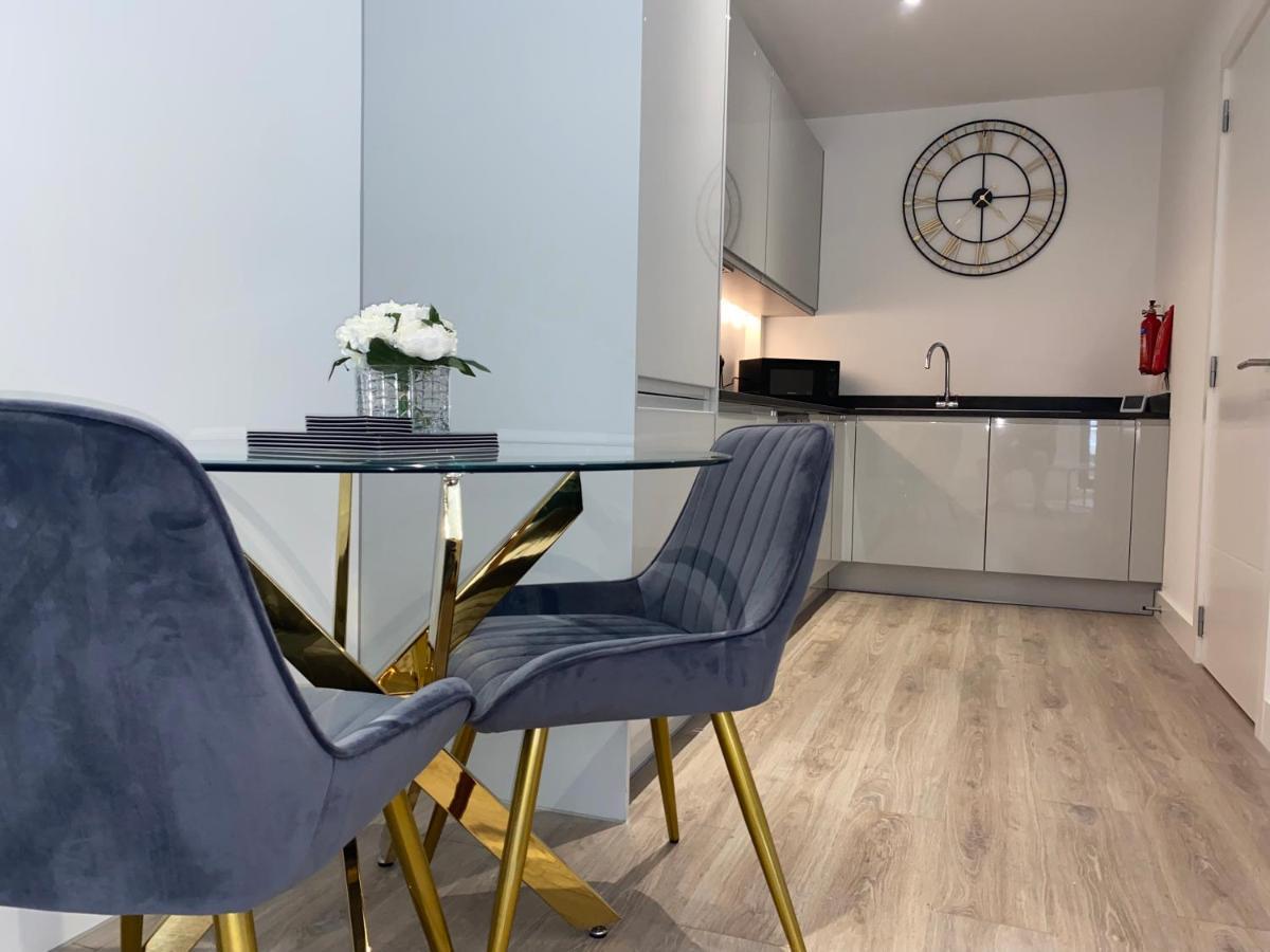 Roomotel - Broadoaks Apartments Solihull Extérieur photo